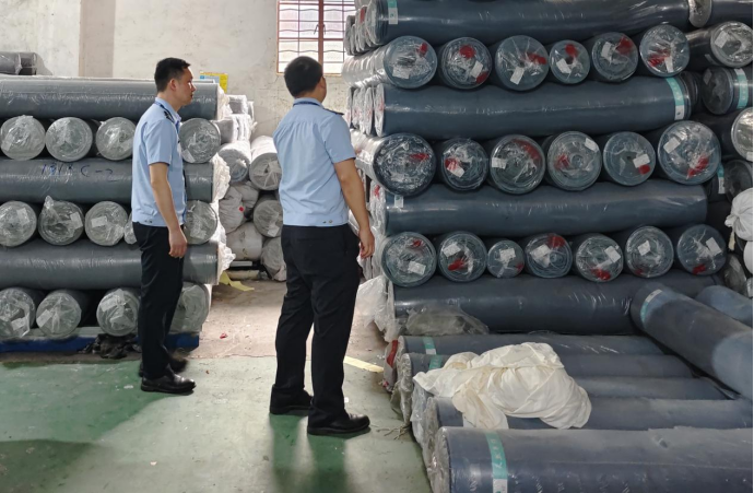 涉案超350万元，移送公安！南海查获一批假冒品牌布匹&rarr;